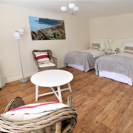 The Old Brewhouse Hotel Arbroath Room photo