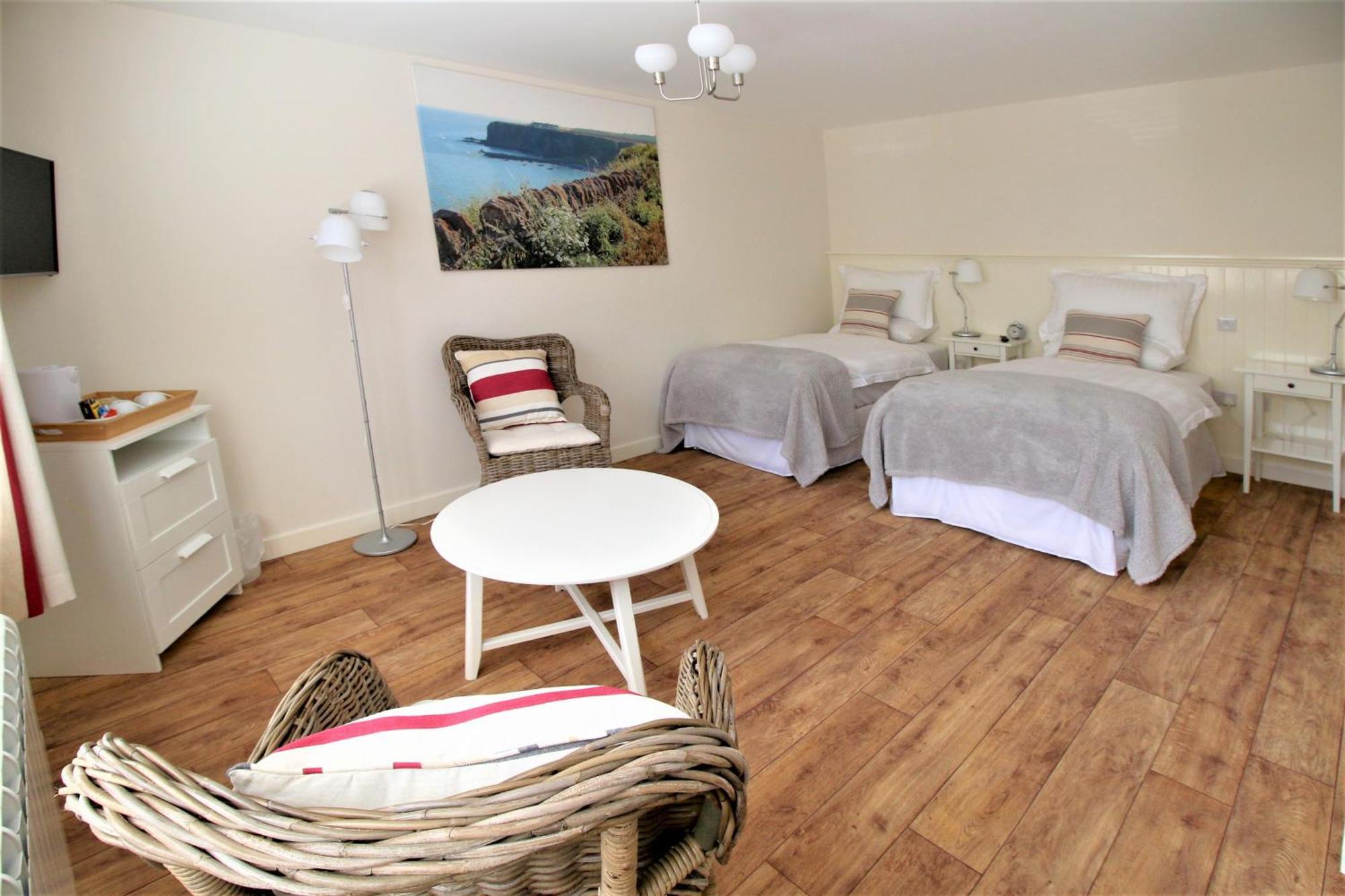 The Old Brewhouse Hotel Arbroath Room photo